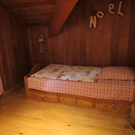 Alpen Roc Hotel Morzine Room photo