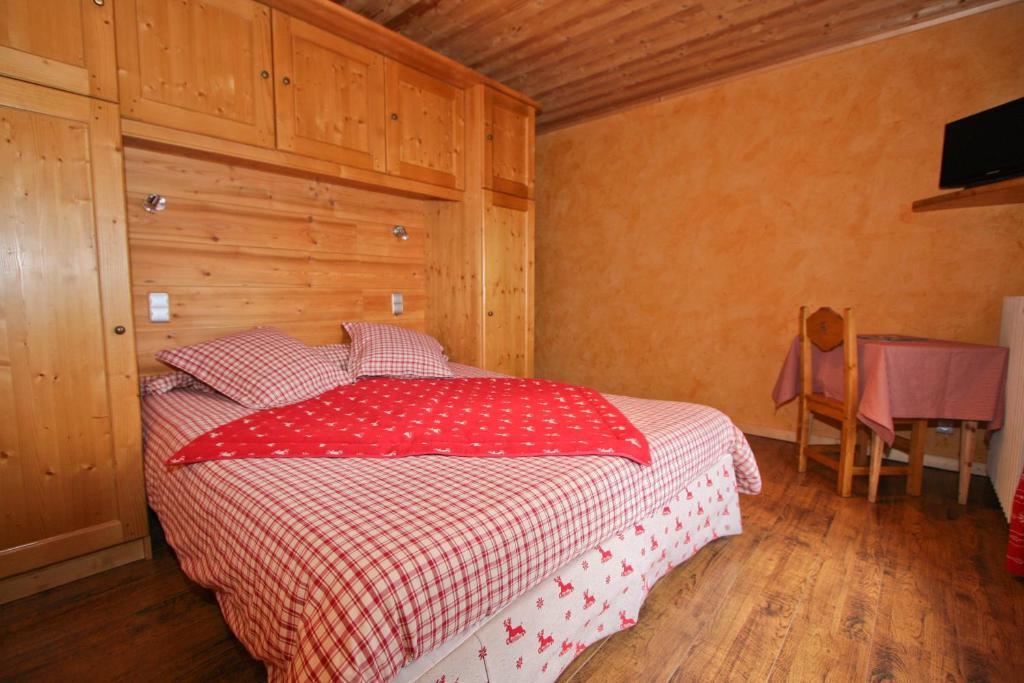 Alpen Roc Hotel Morzine Room photo